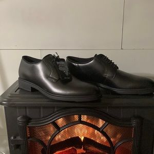 New Hugo boss men’s dress shoes